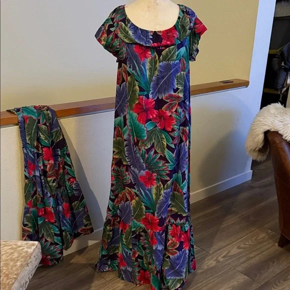vintage Hilo Hattie Original Hawaiian Muumuu dress in a tropical floral I have 2 - Picture 2 of 12